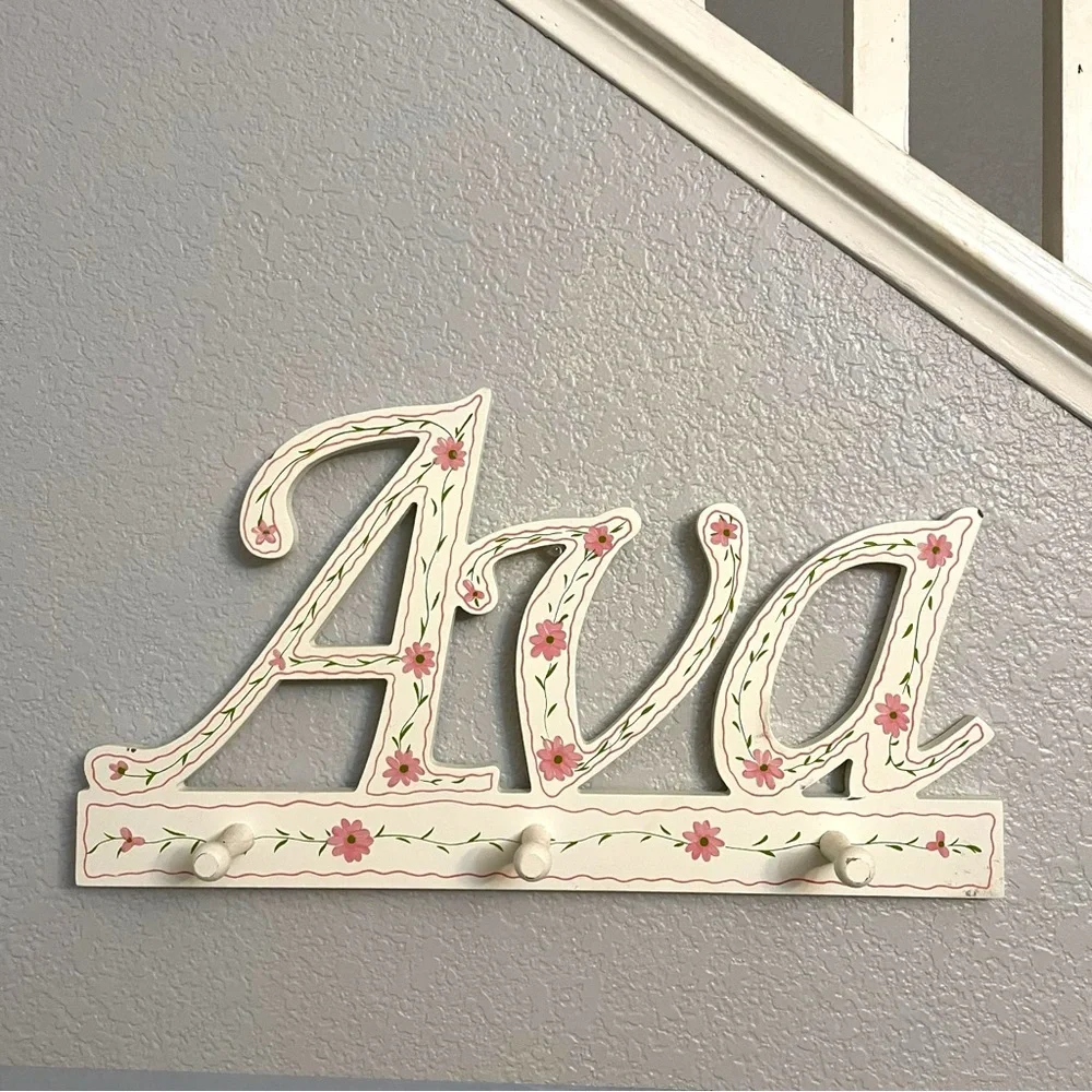 💙4/$28💙 Hand-Painted “Ava” Wall Hook Rack with Floral Design